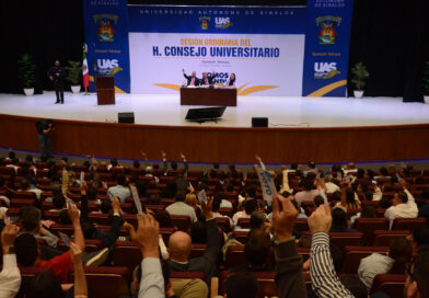 Rubén Rocha Moya es declarado non grato en la UAS por el Consejo Universitario