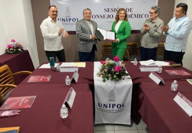 Entrega la Unipol su primer título profesional