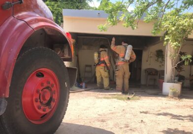 Rescatan a adulto mayor durante incendio en su hogar en Recoveco