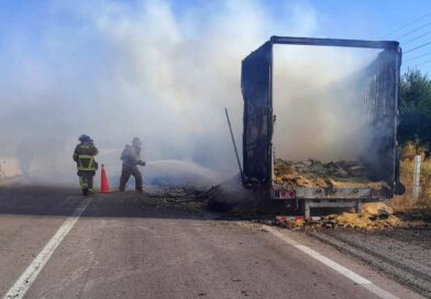 Incendio en tráiler provoca alarma en la autopista La Costera en Angostura