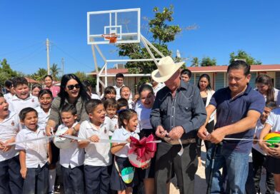 Entrega alcalde de Angostura obras de apoyo educativo con una inversión de 592 mil Pesos