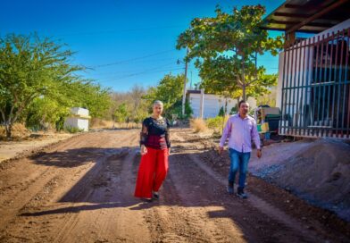 Mejoran vialidades en Salvador Alvarado: Lupita López supervisa campaña de raspado y motoconformado