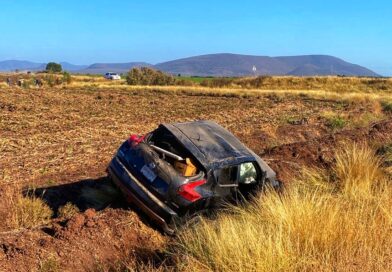 Salida de camino en Angostura deja dos lesionados; el chofer huyó del lugar