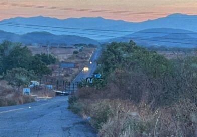 Bloqueo en la carretera estatal México 15 a Cosalá causa incertidumbre y temor en Sinaloa