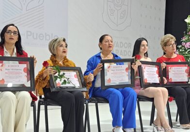 Salvador Alvarado honra a mujeres ejemplares en el marco del Día Internacional de la Mujer