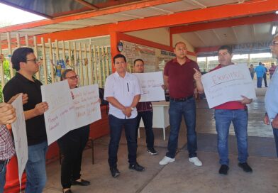 Paran labores en secundaria SNTE 53 en Guamúchil por retiro de horas base a maestros de matemáticas