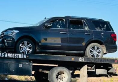 Hallan cuatro vehículos baleados tras enfrentamientos entre civiles armados