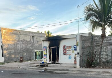 Incendian abarrote, vivienda y vehículos en La Reforma y Chinitos, Angostura