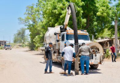 Limpian líneas de drenaje en la comunidad de El Salitre para brindar un mejor servicio a las familias
