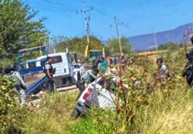 Persecución a balazos en Pericos deja detenidos tras volcadura de camioneta