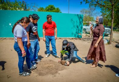 Siembran 50 árboles en escuelas de Cacalotita para celebrar el Día Mundial del Medio Ambiente