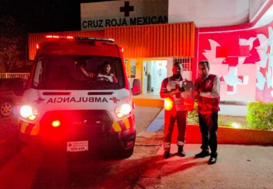 Cruz Roja Guamúchil recibe ambulancia nueva y gradúa a 32 jóvenes en prevención