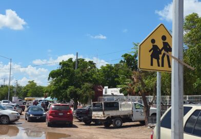 Regreso a clases dispara el tráfico frente a escuelas de Guamúchil